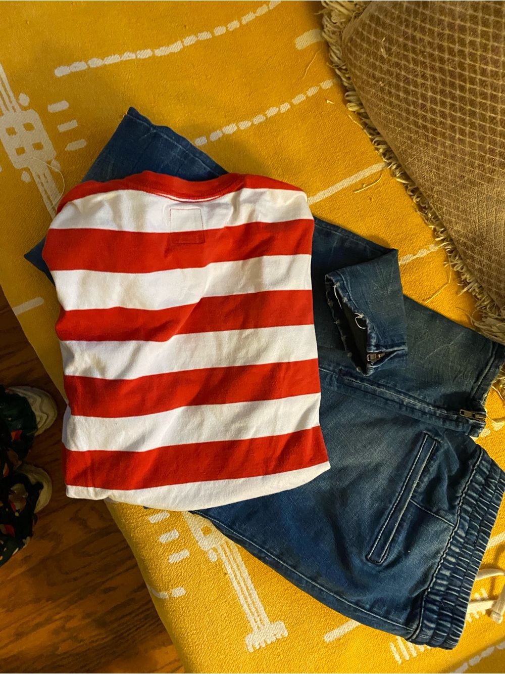 Vans red/wht stripe tee and PACSUN ankle zip jogger medium  2 pc